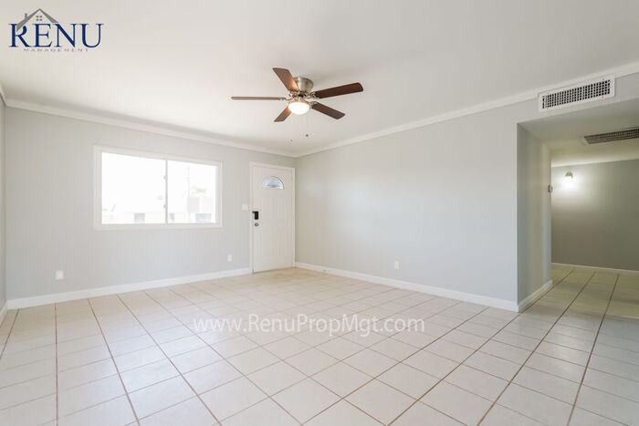 3220 W Grovers Ave - Photo 3 of 18