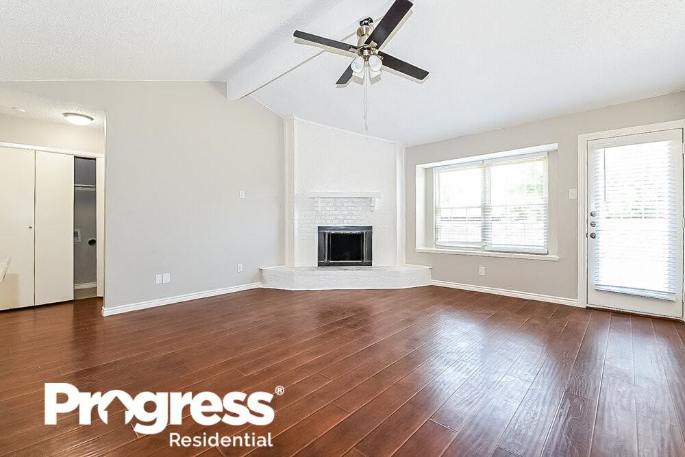 2910 E Pepperidge Dr - Photo 3 of 15