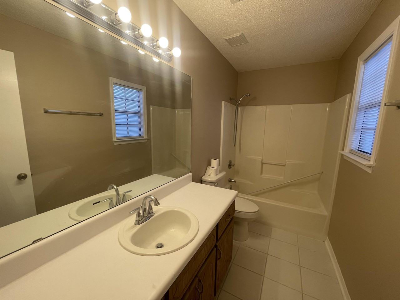 421 Juniper Dr #1 - Photo 2 of 10