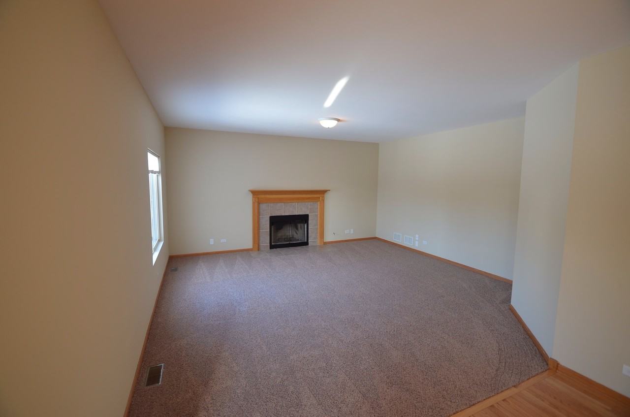 504 Blackstone Ct - Photo 2 of 10