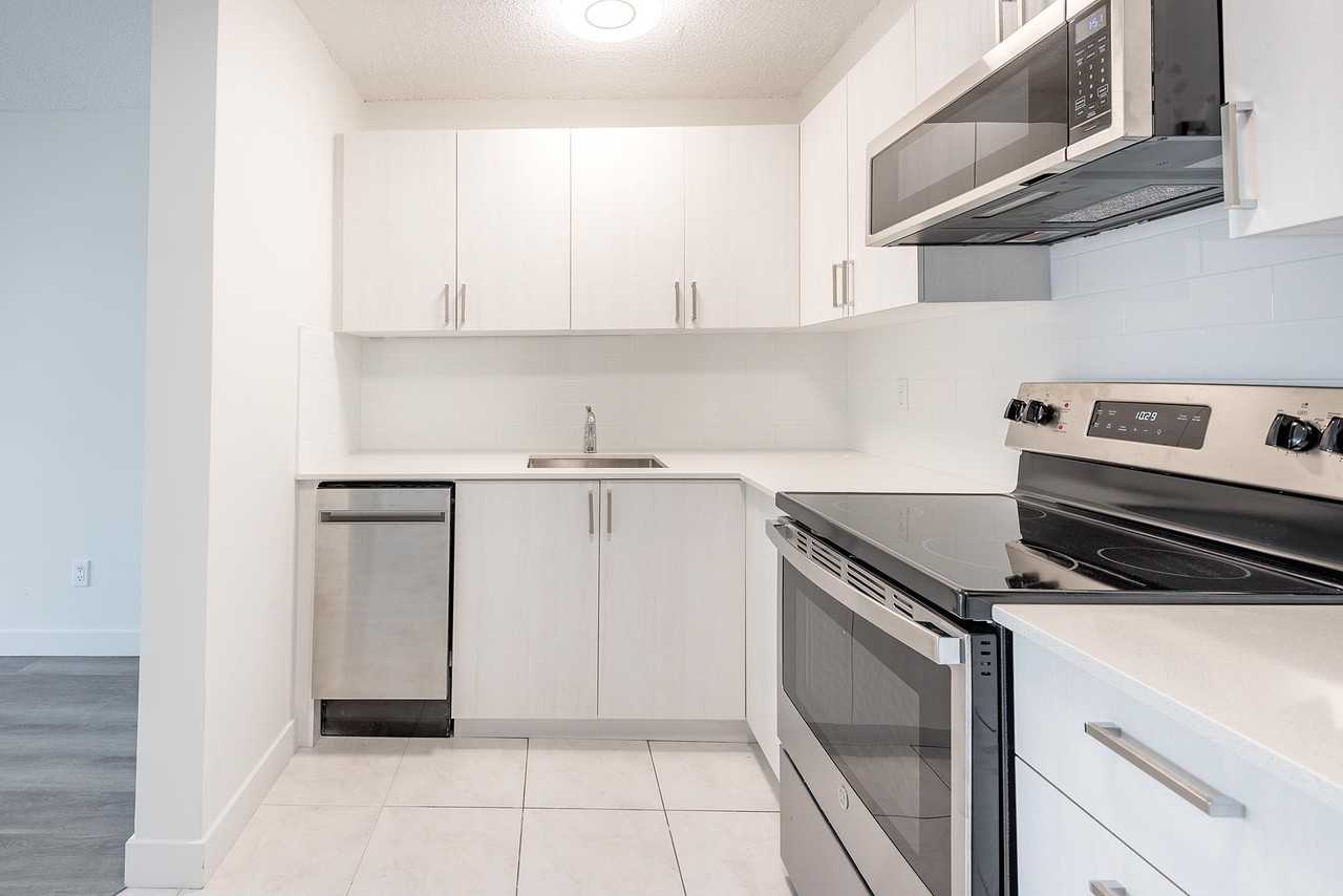 3333 Gouin E - Photo 3 of 50