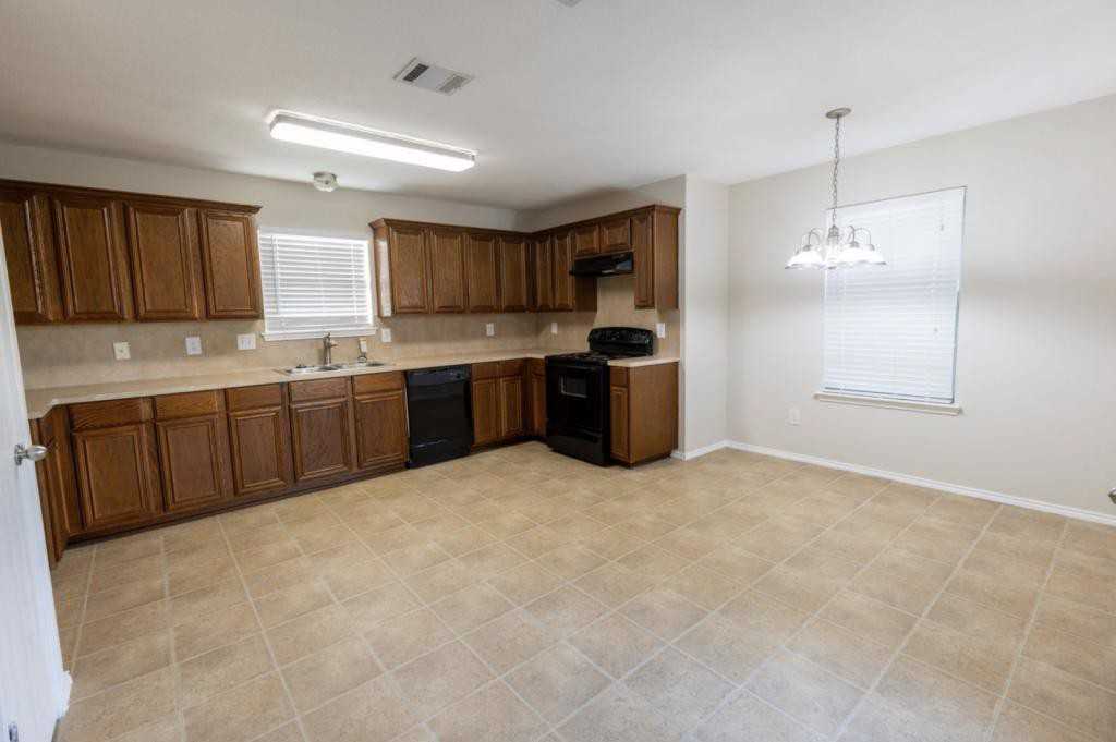 608 Bretts Way - Photo 4 of 13