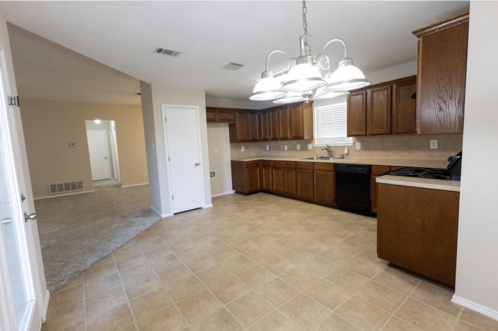 608 Bretts Way - Photo 5 of 13