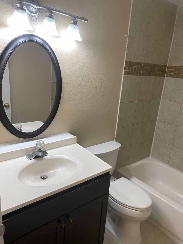 414 Laredo St #1 - Photo 4 of 11