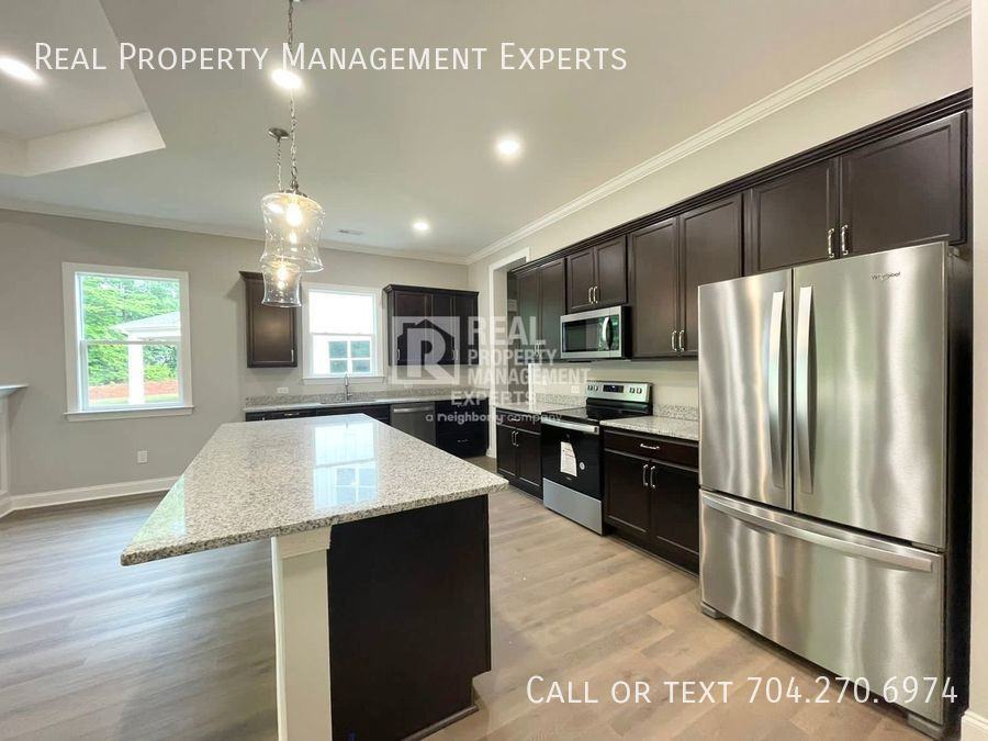 4649 Kobus Ct - Photo 3 of 15