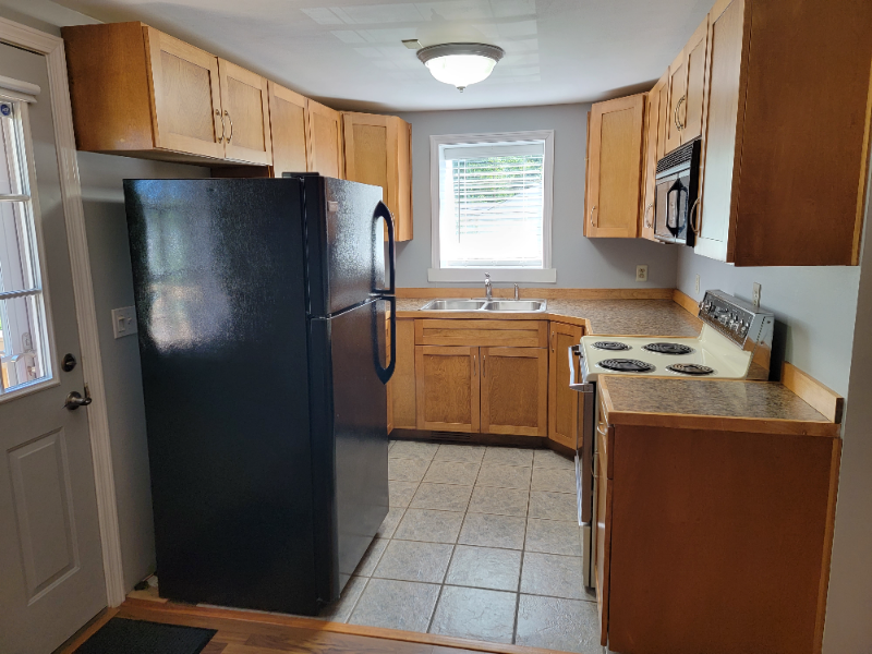 32 Oak St #A - Photo 3 of 13