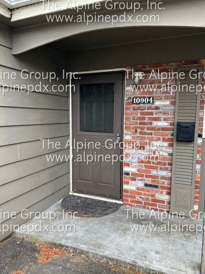 10904 Ne Broadway - Photo 2 of 27