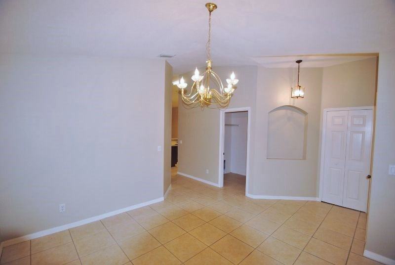 824 Sedgewood Cir - Photo 2 of 17