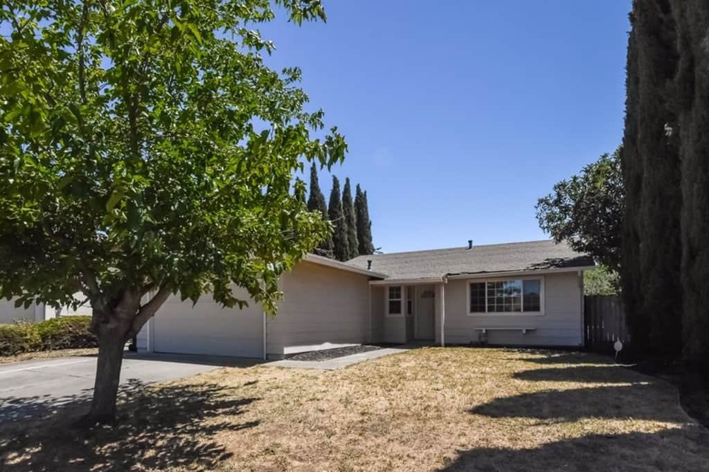 819 Scaup Ln - Photo 2 of 26