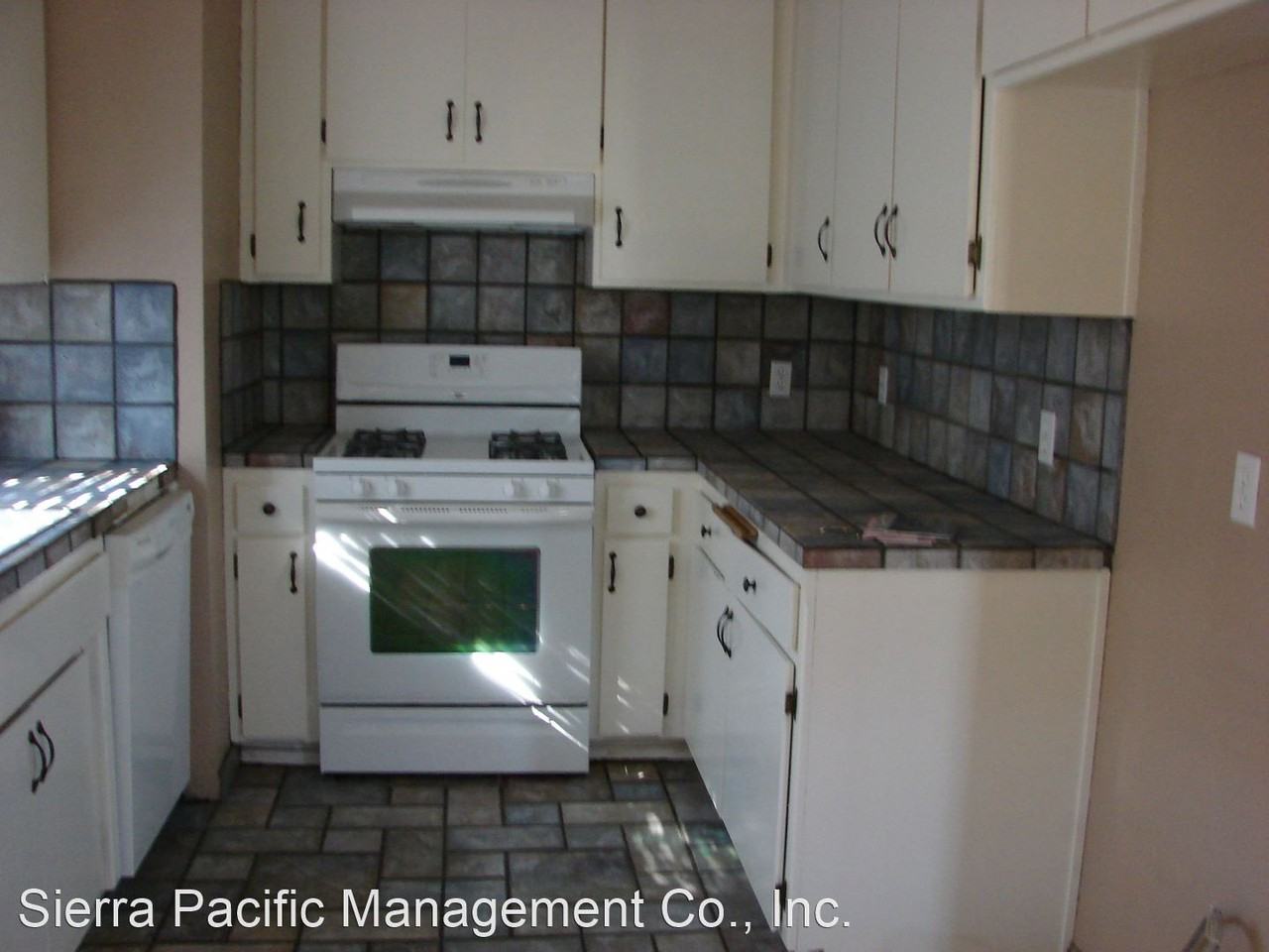 225 California Street - Photo 2 of 7