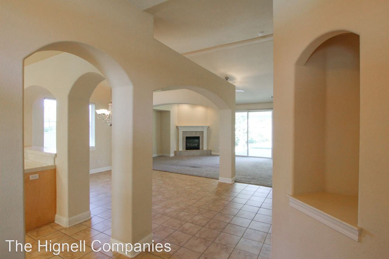 692 San Gabriel St - Photo 3 of 30