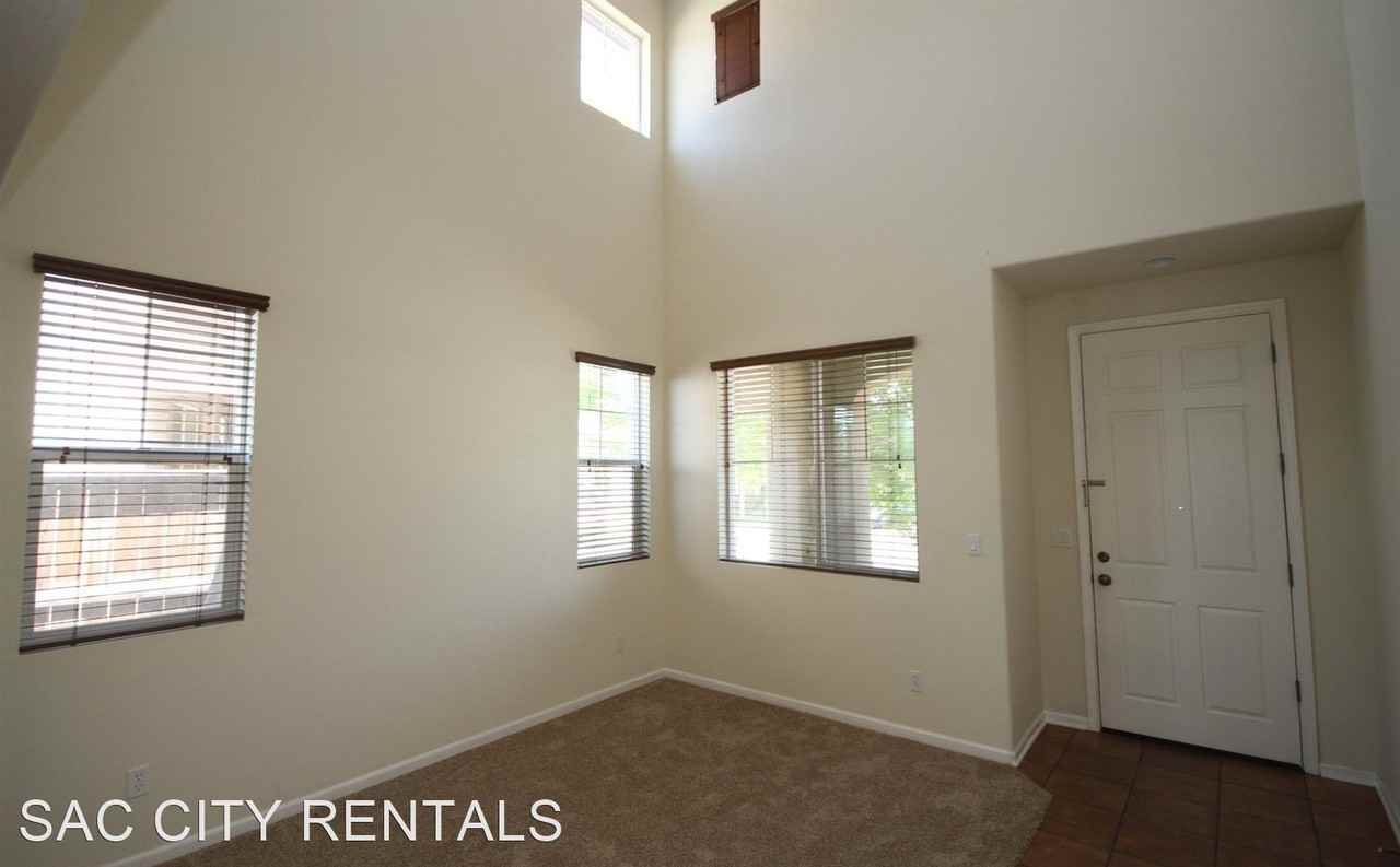 5325 Hirsch Cir - Photo 2 of 18