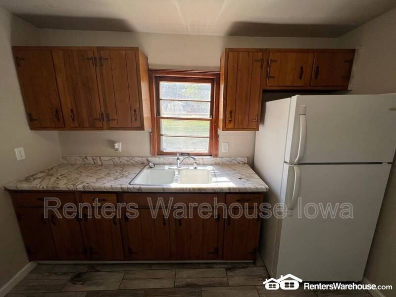 1914 10th St - Photo 5 of 12