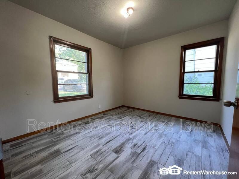 1914 10th St - Photo 7 of 12