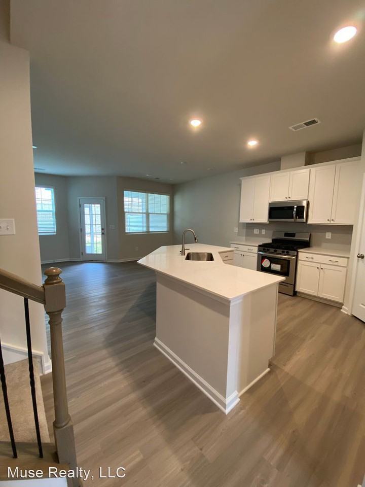 807 Gable Oak Ln - Photo 2 of 17
