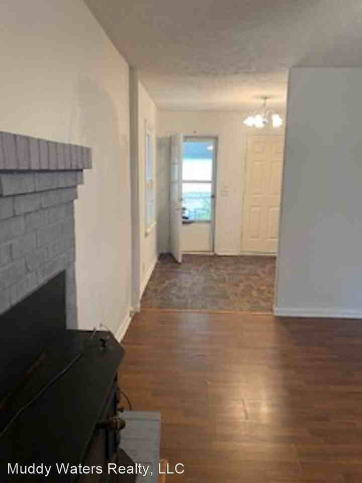 1205 E Brame Ave - Photo 3 of 19