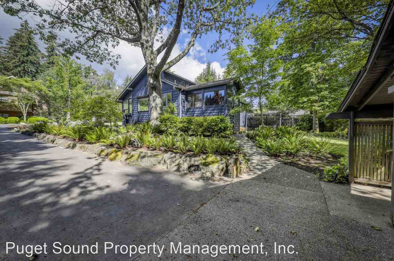 460 Ericksen Ave Ne - Photo 3 of 31