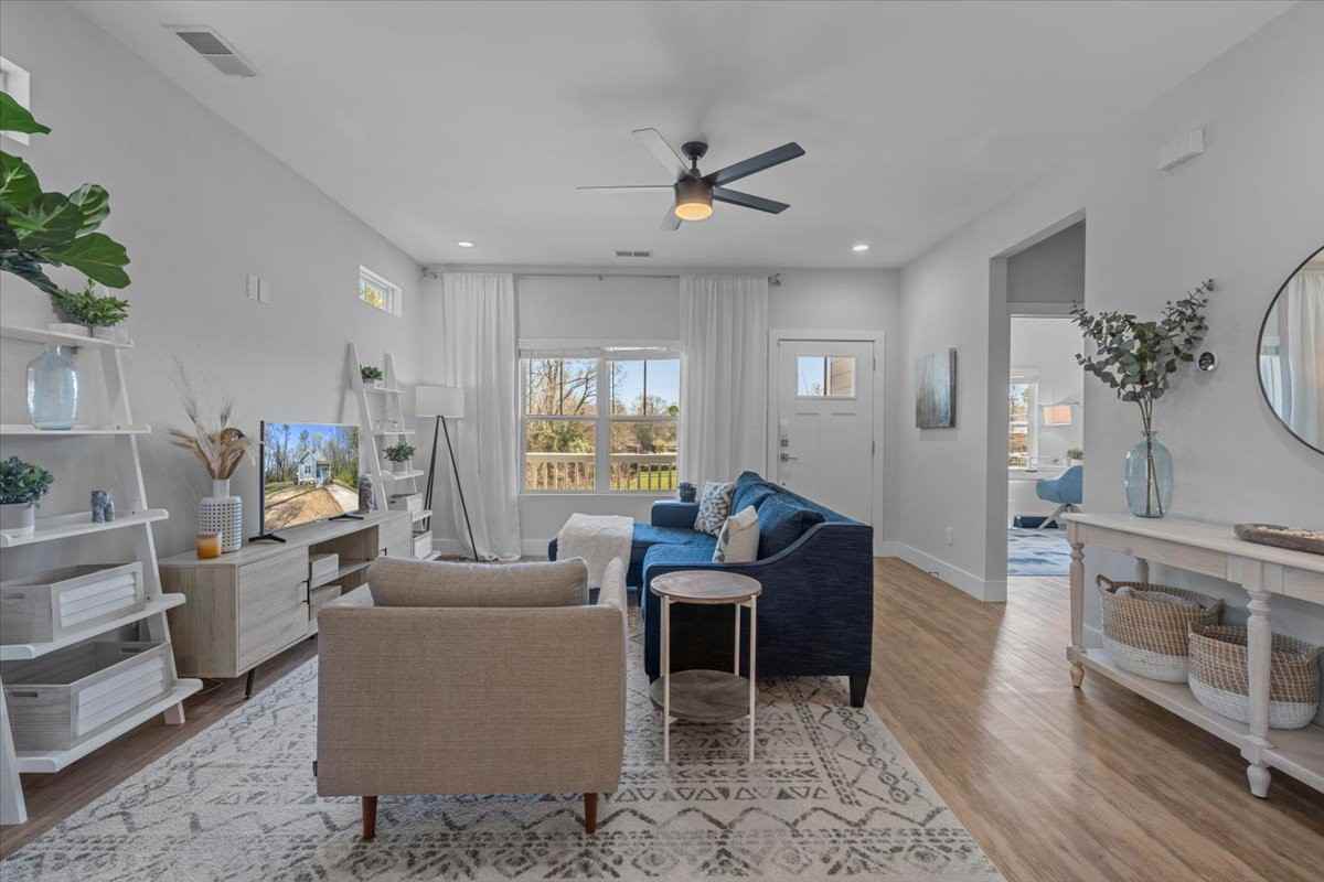 2644 Elmin St - Photo 2 of 8