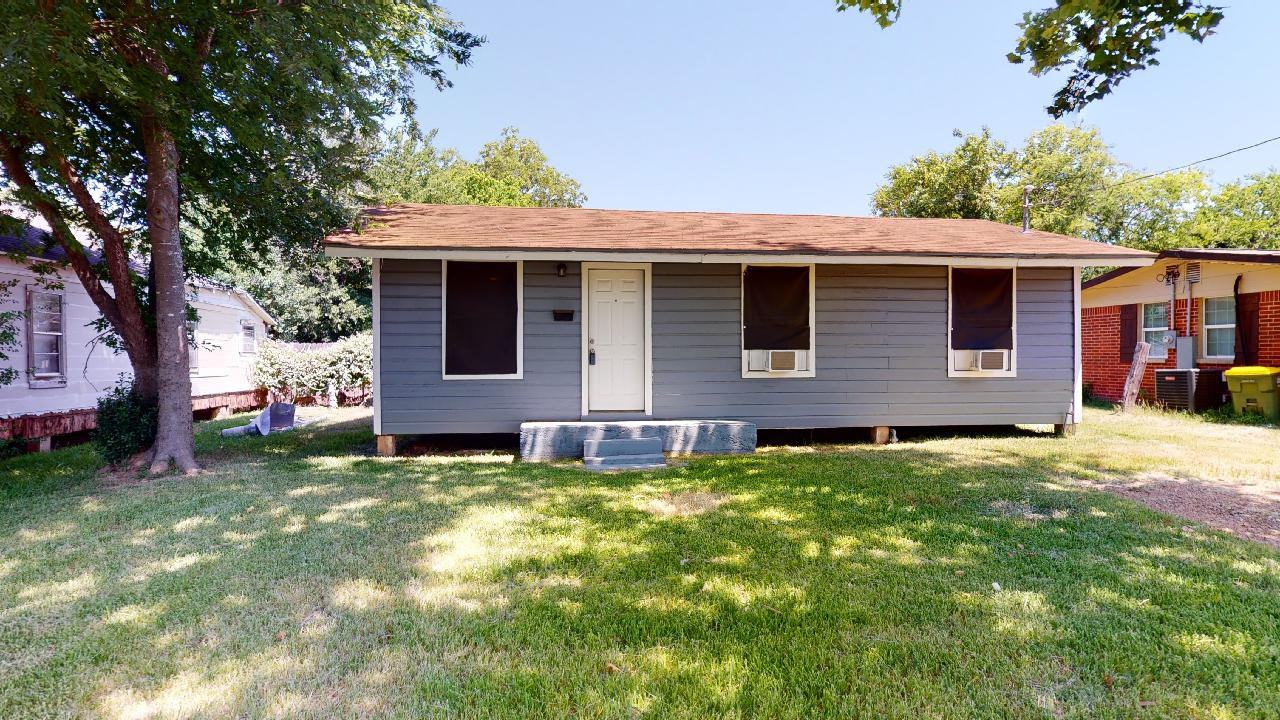 1002 W 9th St - Photo 2 of 21