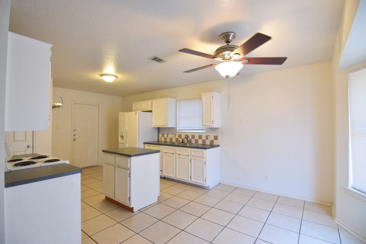 3404 Gus Dr - Photo 4 of 20