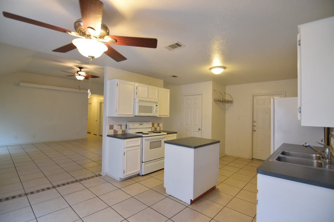 3404 Gus Dr - Photo 5 of 20