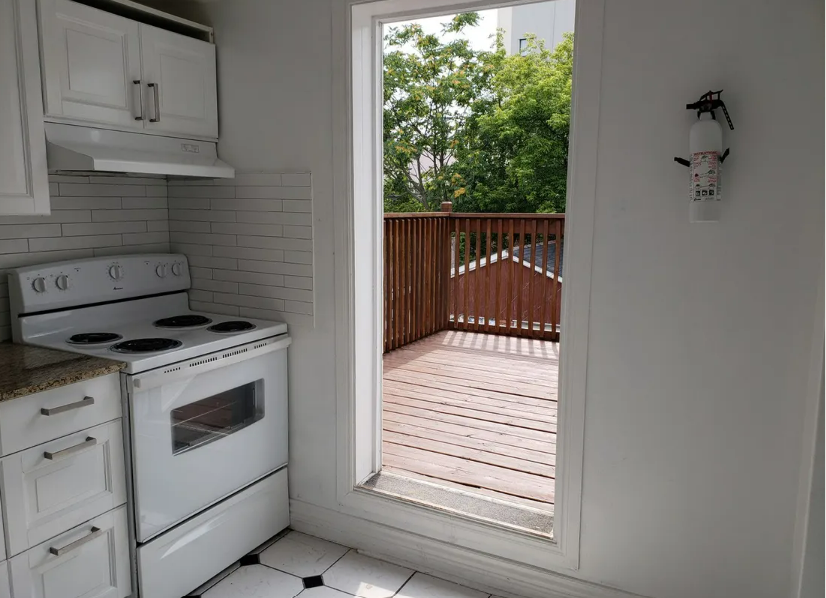 428 Westmount Ave #LOWER