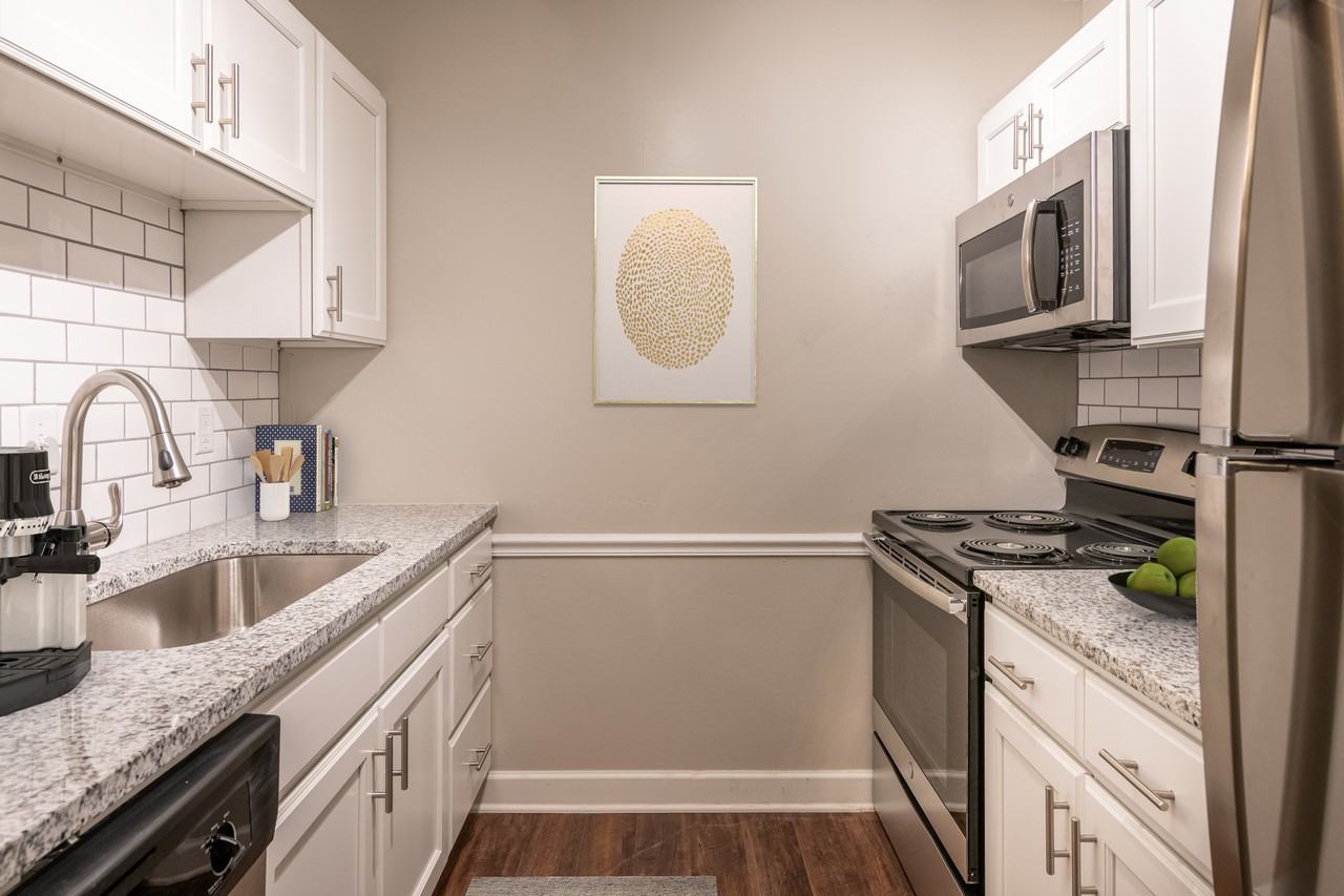 Oxford Square Apartments - Photo 5 of 50