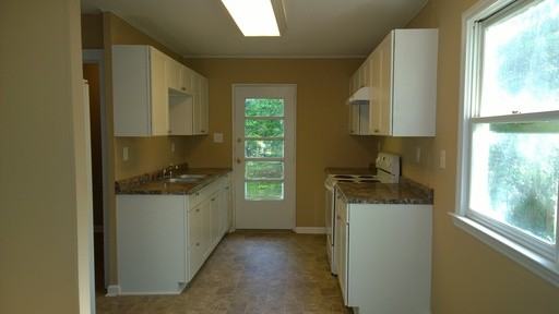 1114 Pinewood Rd - Photo 3 of 9