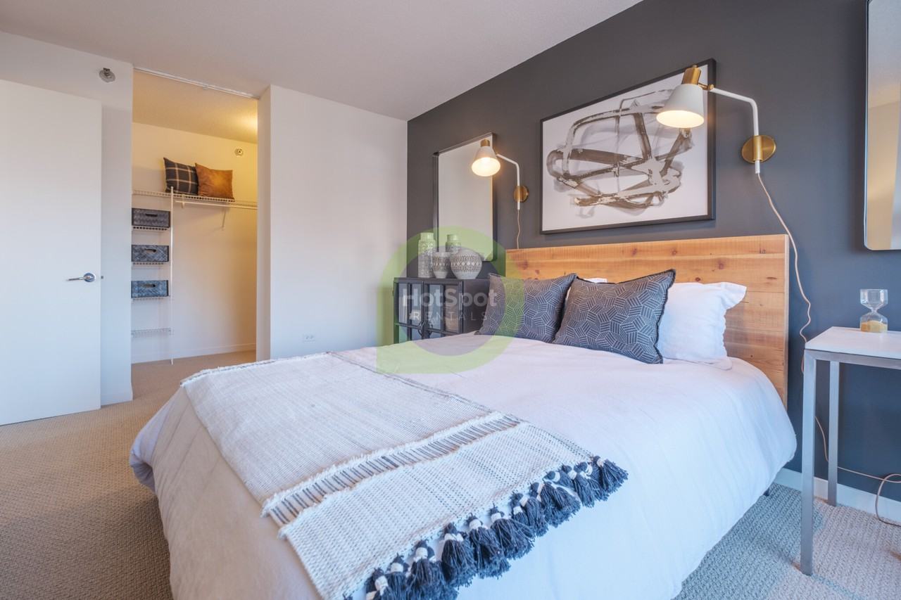 520 N Kingsbury St #1-1 - Photo 2 of 32