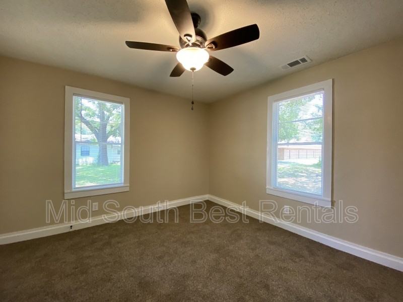 1504 Crutcher St - Photo 5 of 8