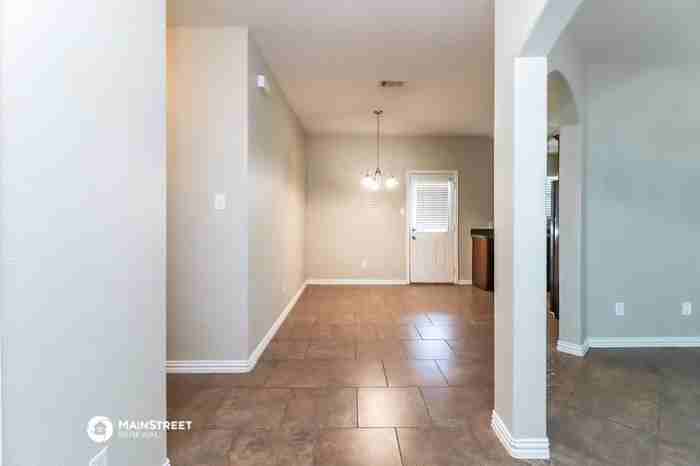 2408 Hawkwood Ct - Photo 3 of 16