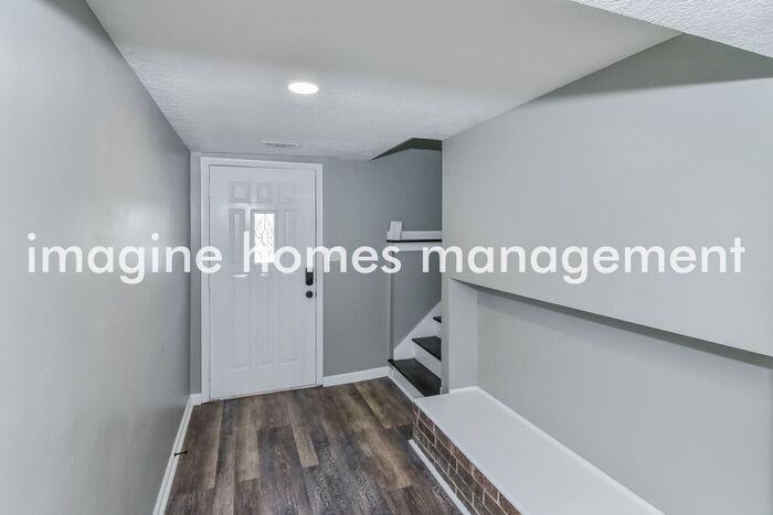 5221 Ne 57th St - Photo 3 of 19