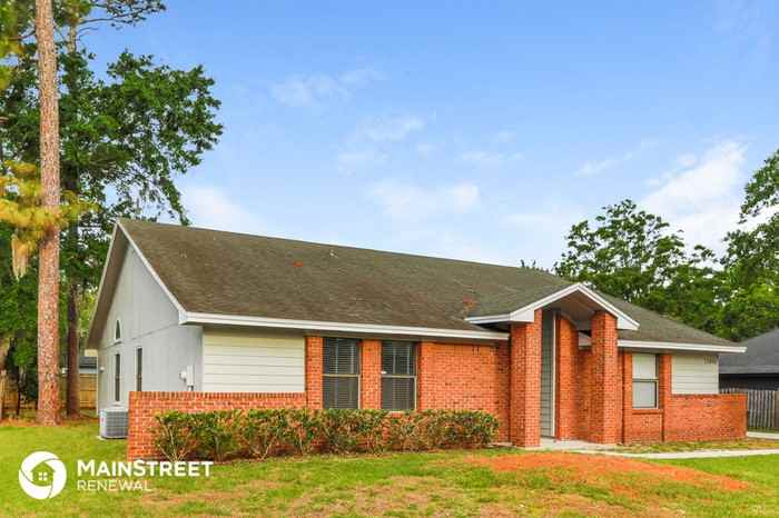 11866 Narrow Oak Ln S - Photo 3 of 16