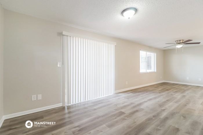 3221 Sandspur Dr - Photo 3 of 16