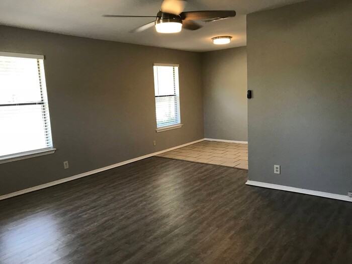 118 Maple St #A - Photo 3 of 20