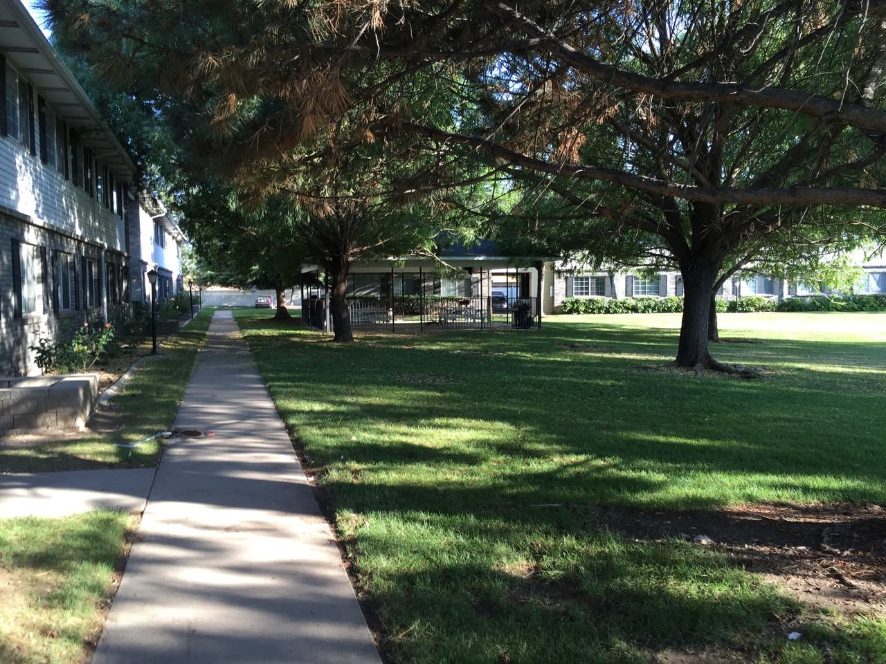 600 South Orem Boulevard - Photo 4 of 14