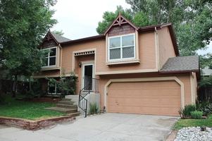featured image of 211 Redwood Cir #1