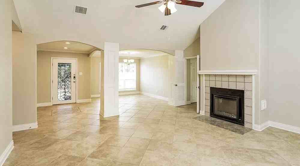14318 Woodline Dr - Photo 3 of 15