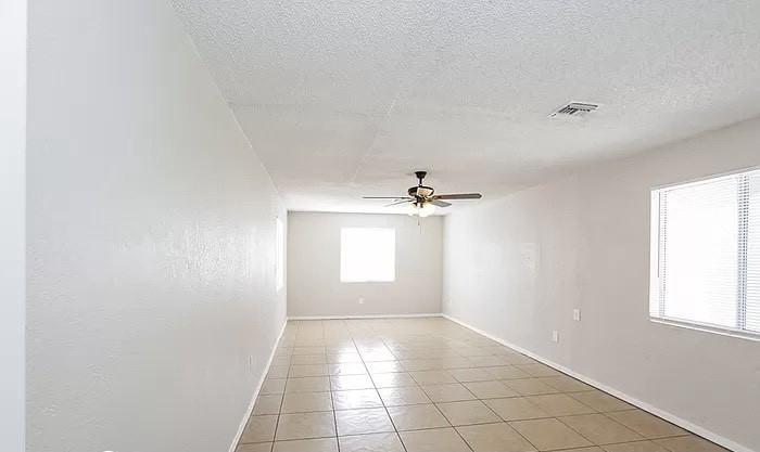 5802 W Berkeley Rd - Photo 2 of 16