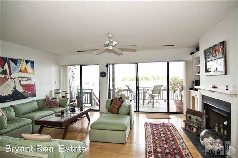 5424 Marina Club Dr - Photo 3 of 15