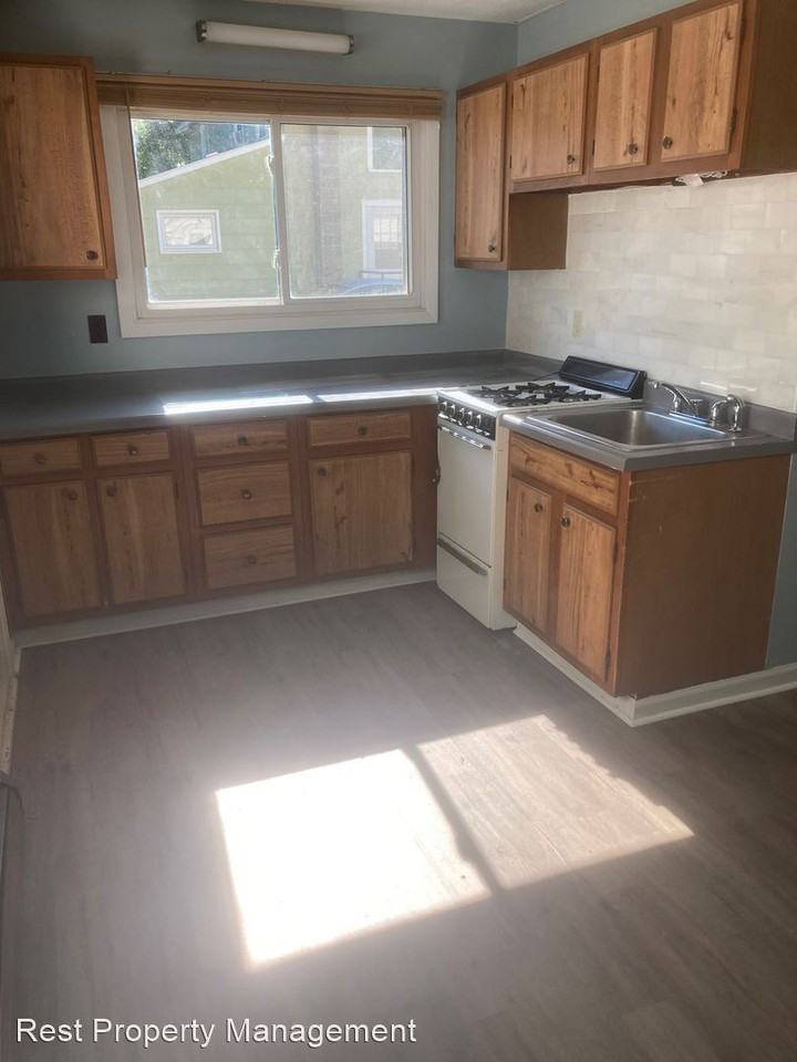 18 Hollister St - Photo 2 of 11