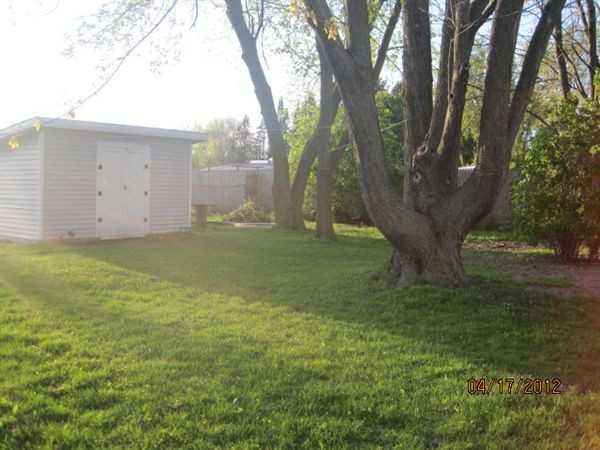 980 S Chestnut St - Photo 2 of 8