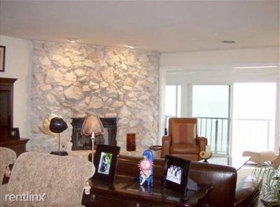 2212 N Carriage Ln #7 - Photo 3 of 10