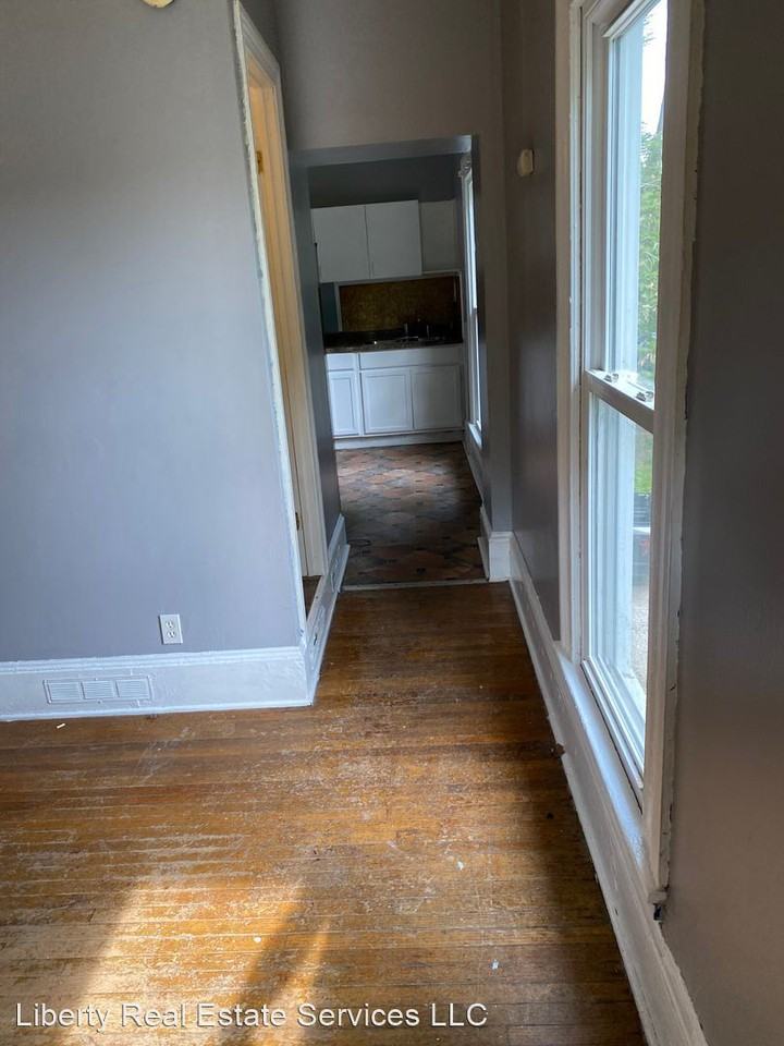 121 Westminster St - Photo 2 of 7