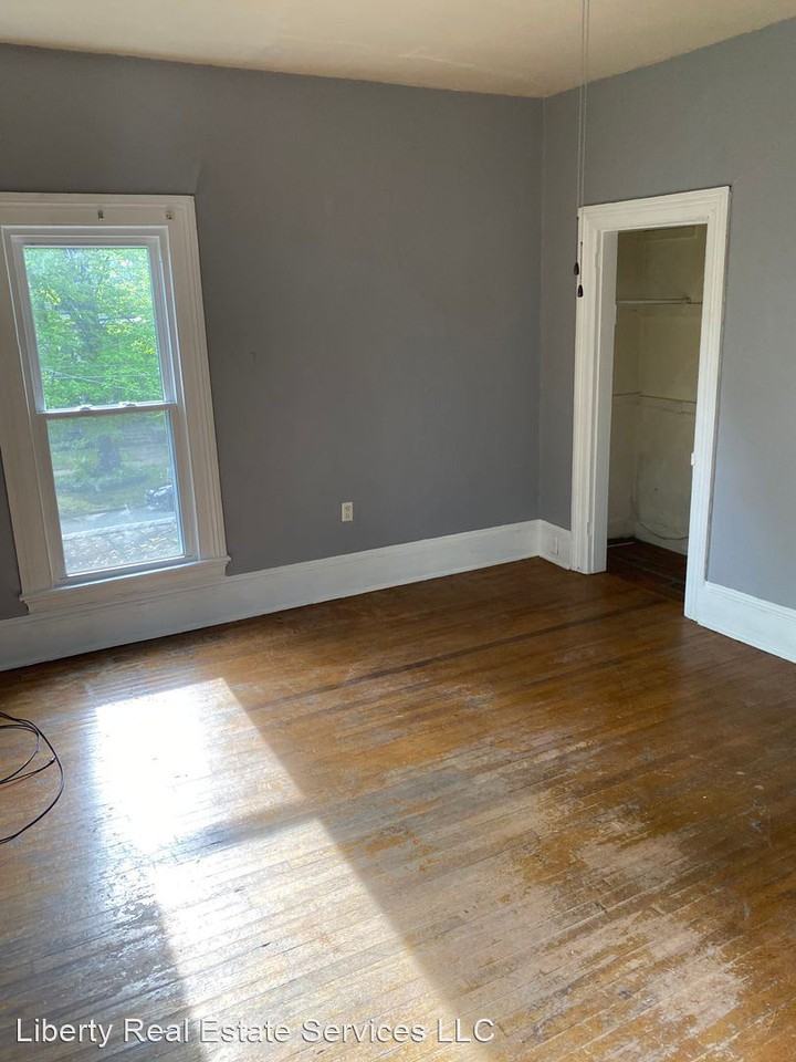 121 Westminster St - Photo 3 of 7