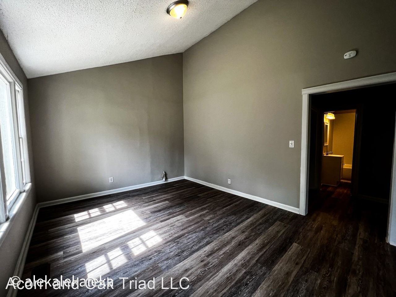 305 N Cobb Ave - Photo 3 of 15