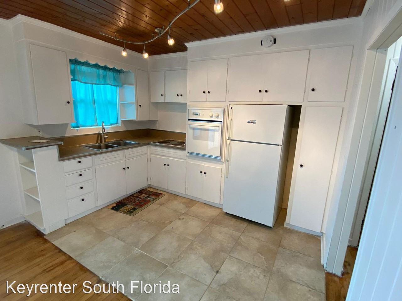 9192 Sunrise Dr - Photo 3 of 11