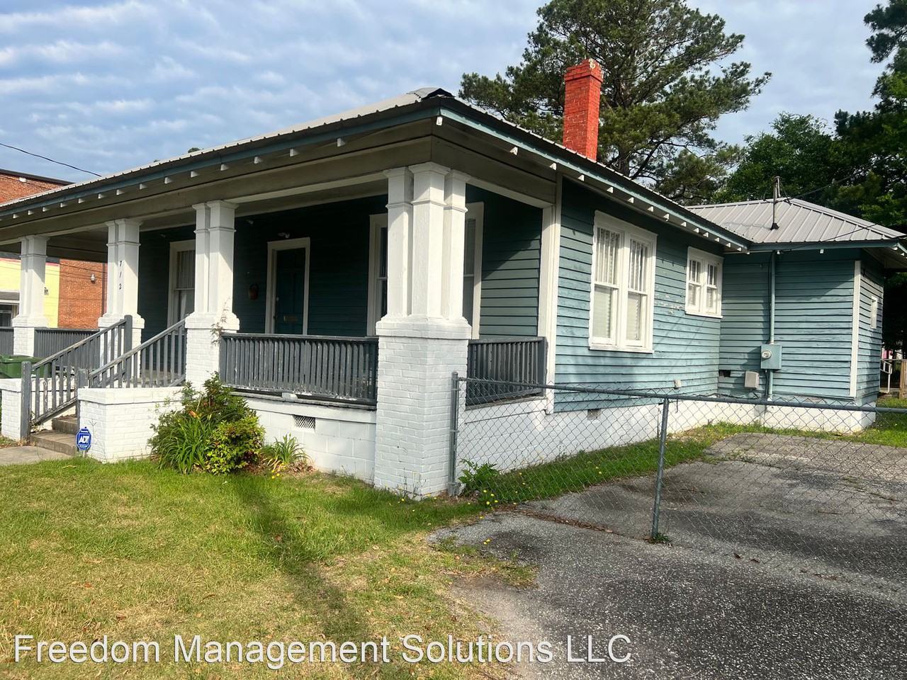 712 Pearl St - Photo 2 of 17