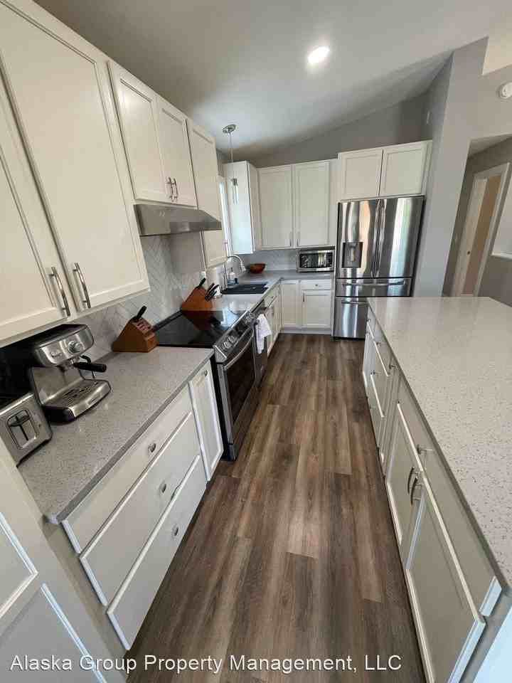 8454 Barnett Dr - Photo 3 of 17