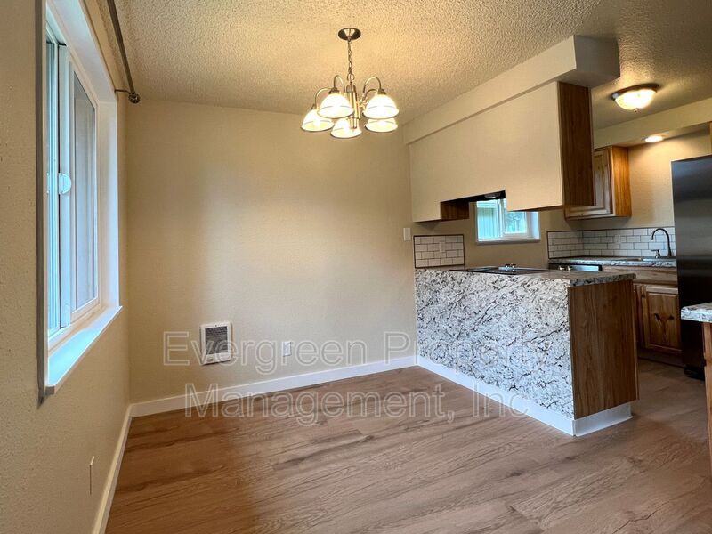 3433 Ne 15th St - Photo 3 of 14